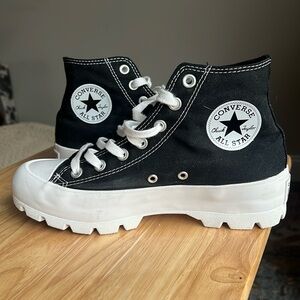 Chuck Taylor All Star Lugged Canvas - size 8